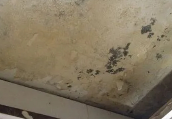 建水阳台漏水维修公司分享下建水卫生间渗水维修需要注意哪些问题。